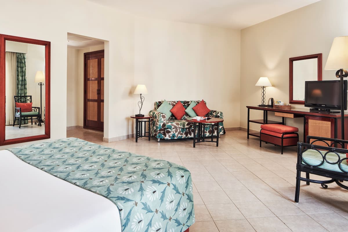 Junior Suite | 1 camera, minibar, una cassaforte in camera, una scrivania