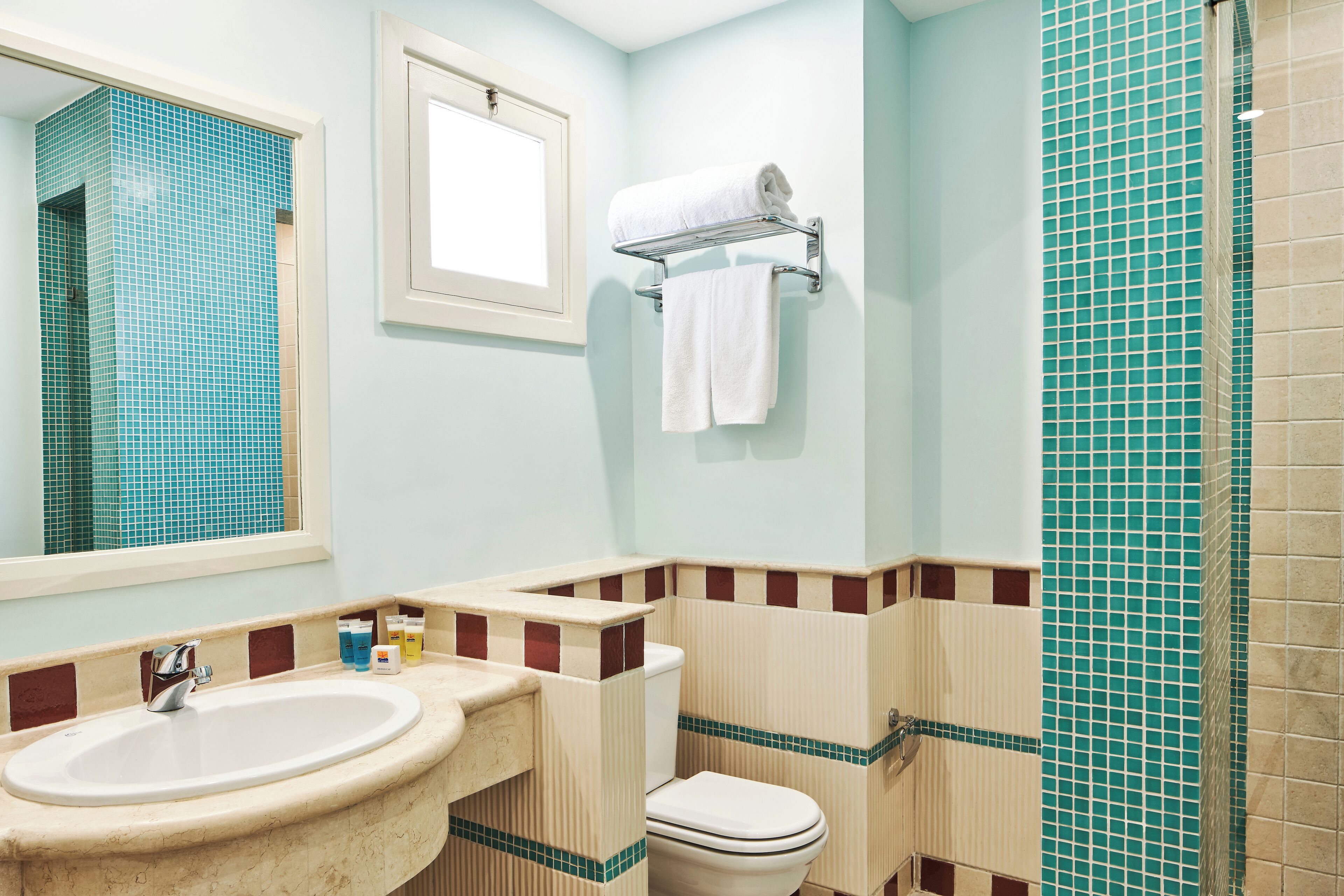 junior suite | bathroom | shower, eco-friendly toiletries, hair dryer, towels
