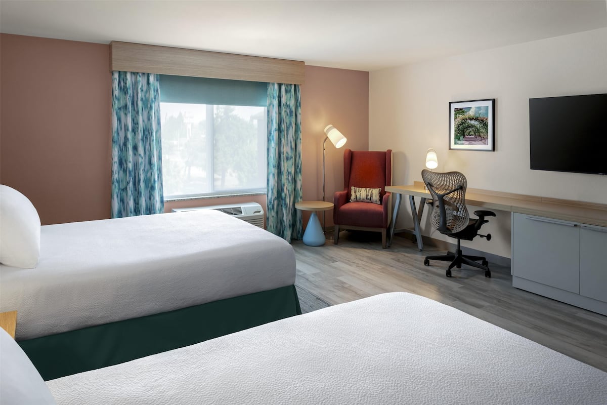 1 bedroom, desk, laptop workspace, blackout drapes