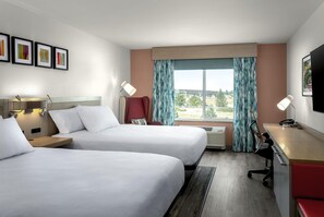 Desk, laptop workspace, blackout curtains, iron/ironing board - Hilton Garden Inn Eugene/Springfield (Springfield)