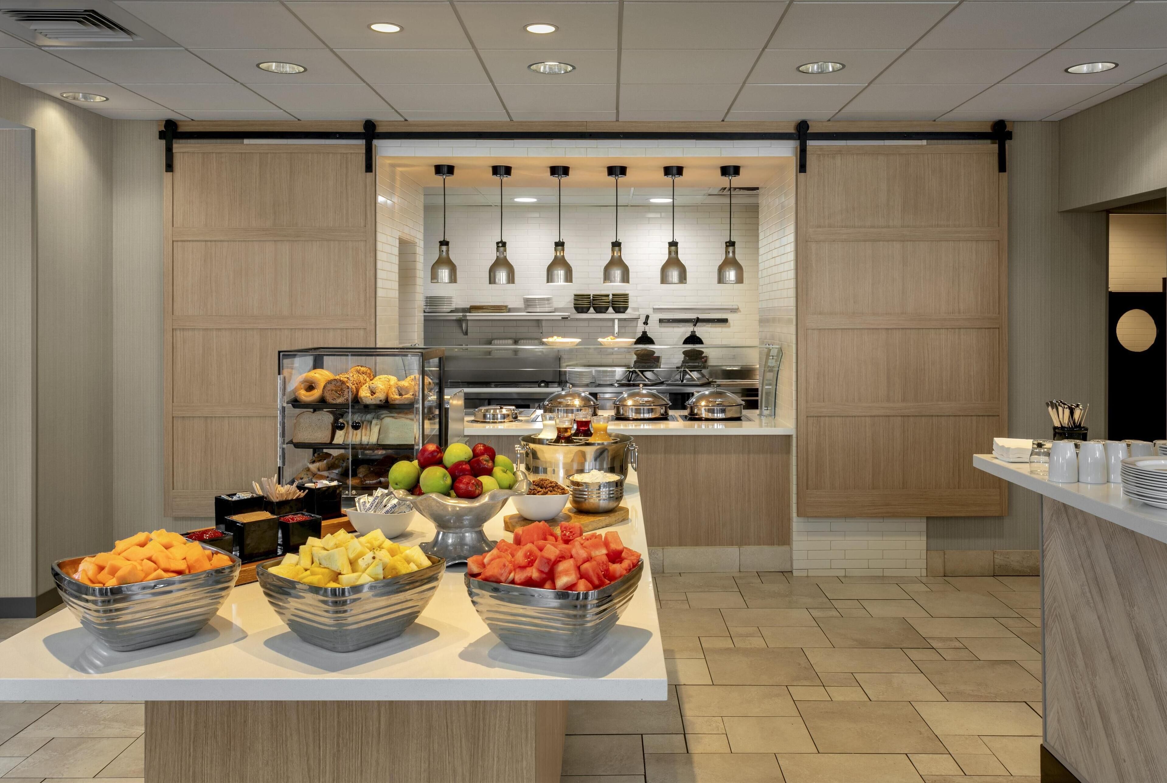 อาหารเช้าแบบบุฟเฟ่ต์ทุกวัน (คิดค่าบริการ)