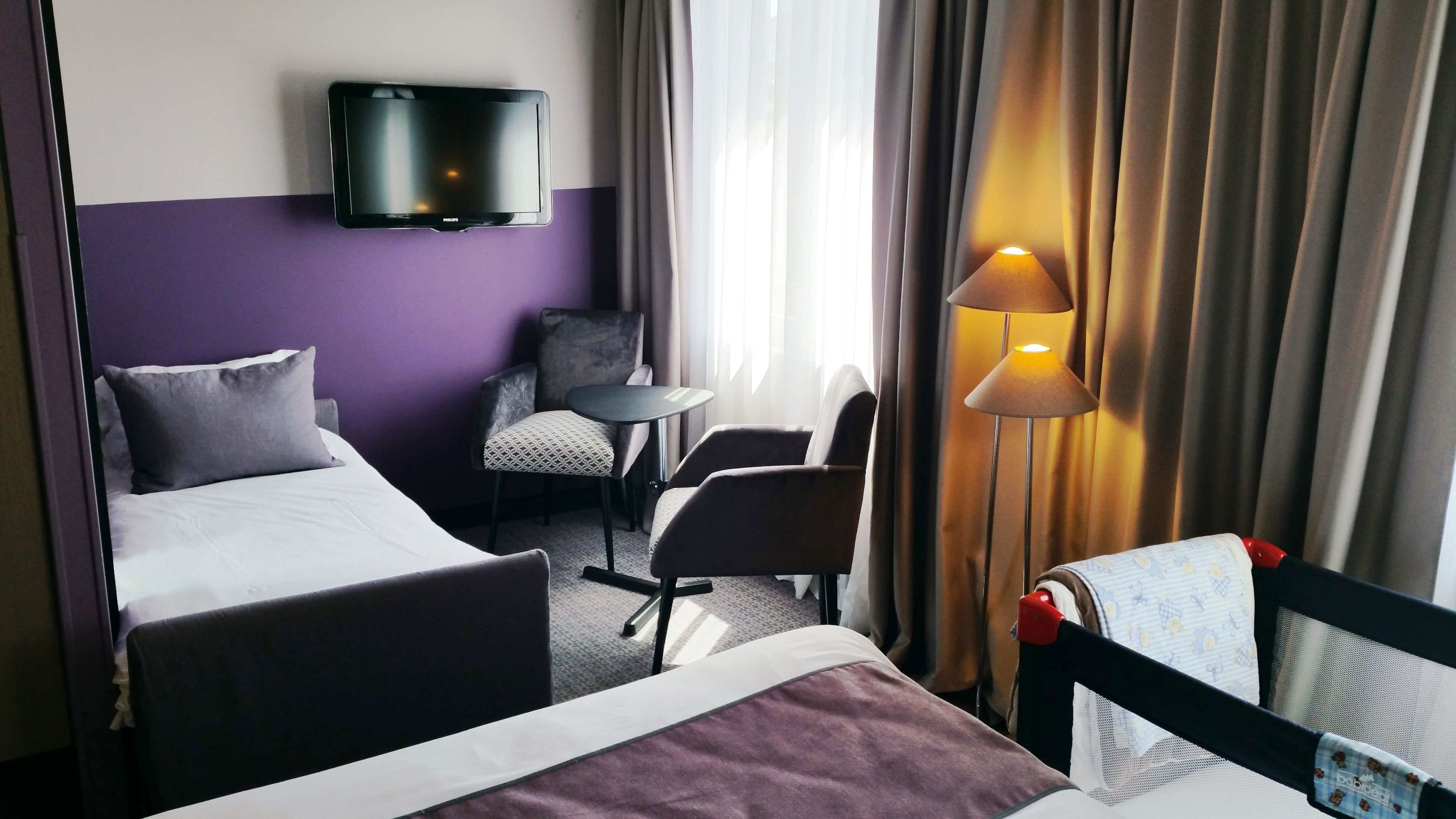 82-cm flat-screen tv with satellite channels, tv