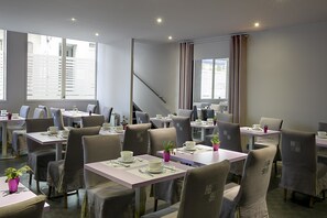 Daily buffet breakfast (EUR 15.00 per person)