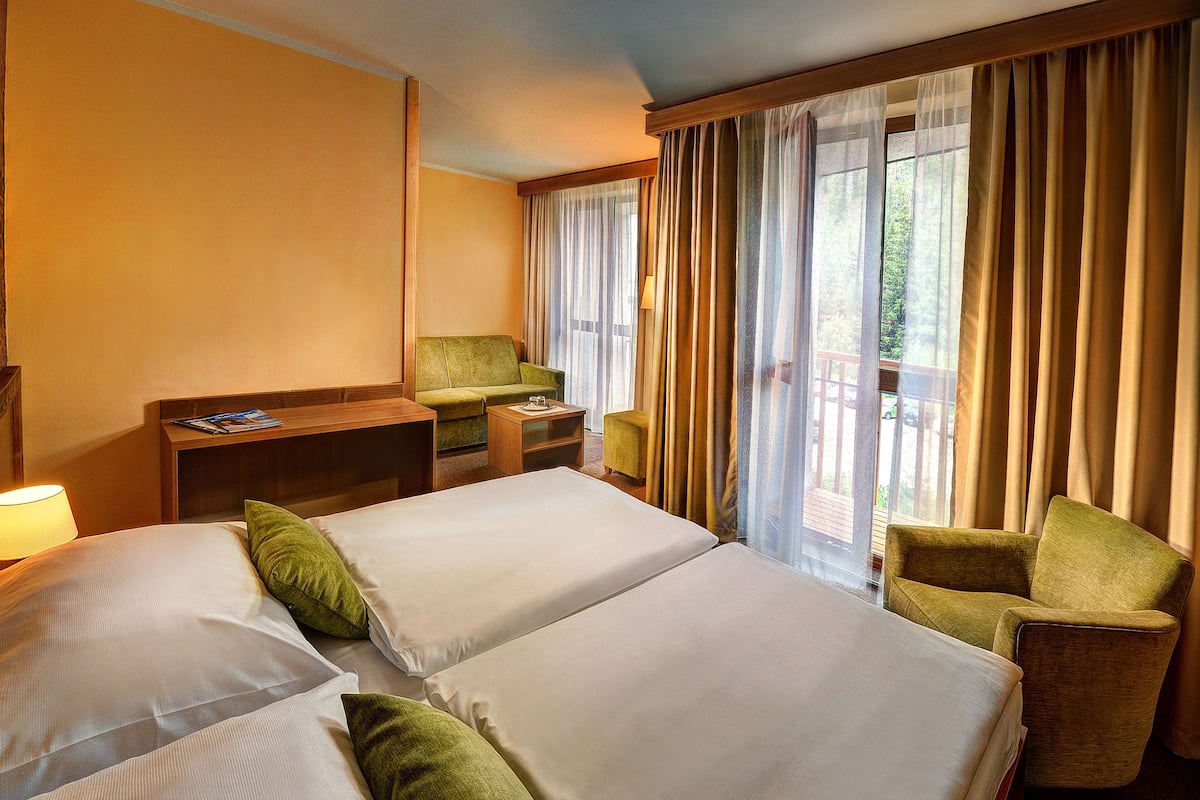 1 bedroom, in-room safe, iron/ironing board, free WiFi
