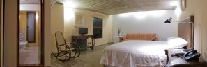 Minibar, caja de seguridad en la habitación y decoración personalizada 