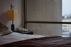 1 bedroom, Frette Italian sheets, down comforters, in-room safe