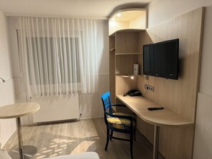 Single Room | Desk, free WiFi, bed sheets - Hotel Haase (Laatzen)