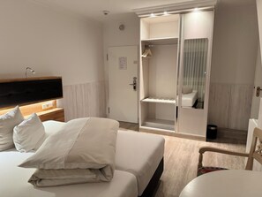 Habitación doble | Escritorio, wifi gratis, ropa de cama