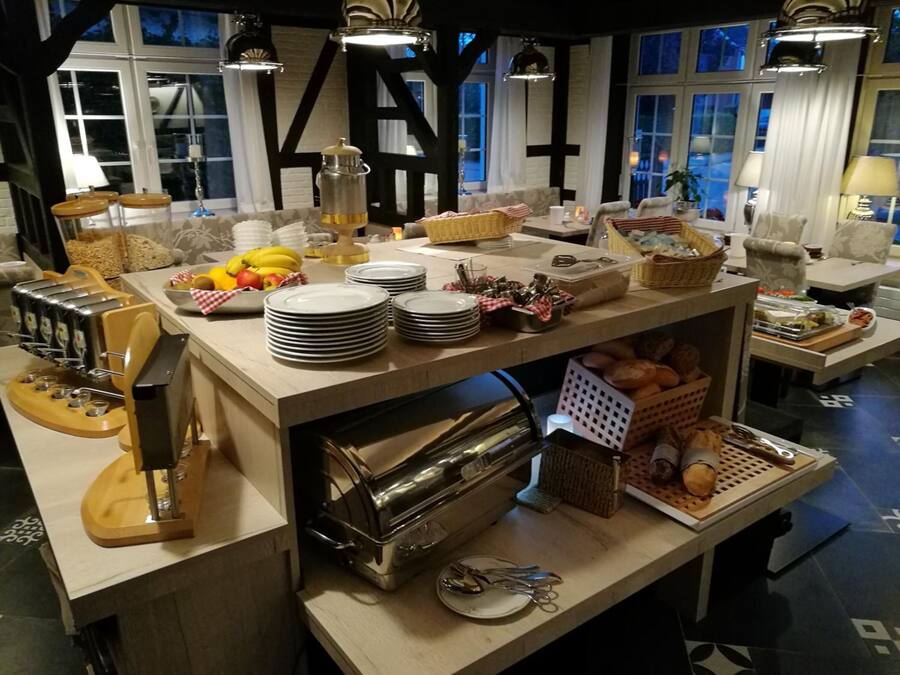 Breakfast and dinner served, German cuisine