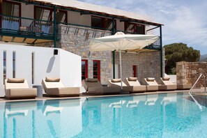 Seasonal outdoor pool, open 9 AM to 7 PM, pool umbrellas, pool loungers