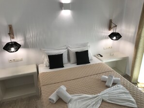 Single Room | Free cribs/infant beds, rollaway beds, free WiFi - Vassiliki Rooms (Paros)