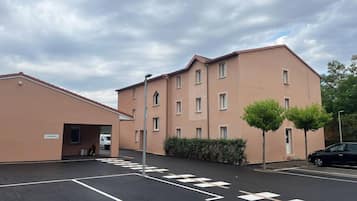 Fachada de la propiedad