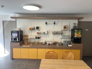 Tägliches Frühstücksbuffet gegen Gebühr