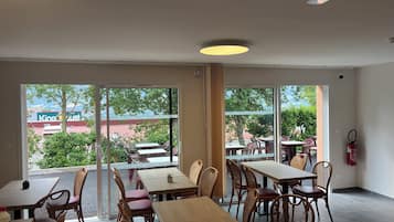 Frukostbuffé varje dag (EUR 7.90 per person)