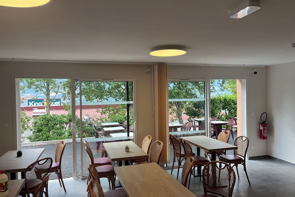 Desayuno buffet todos los días (EUR 7.90 por persona)