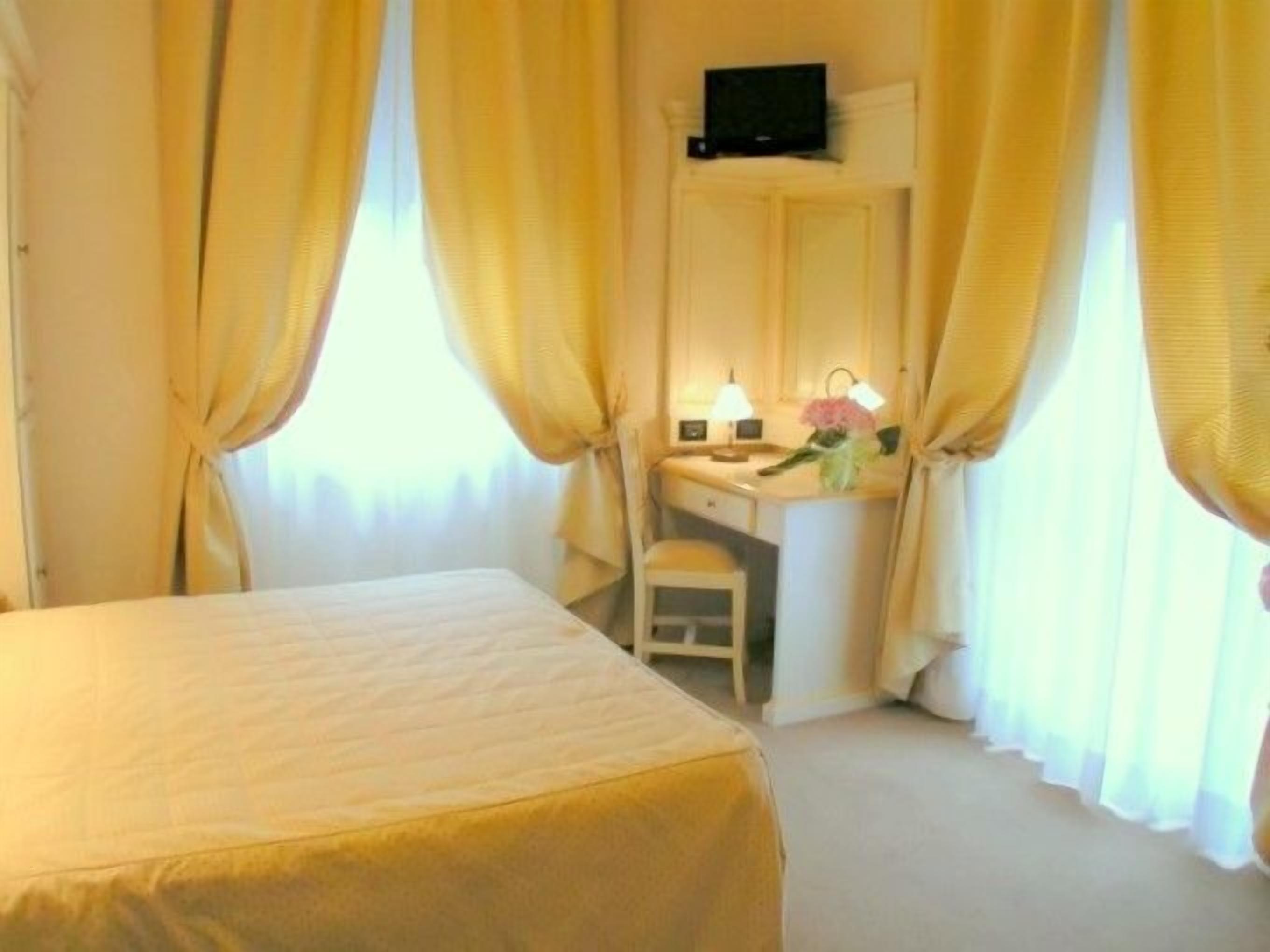 Schreibtisch, schallisolierte Zimmer, kostenlose Babybetten