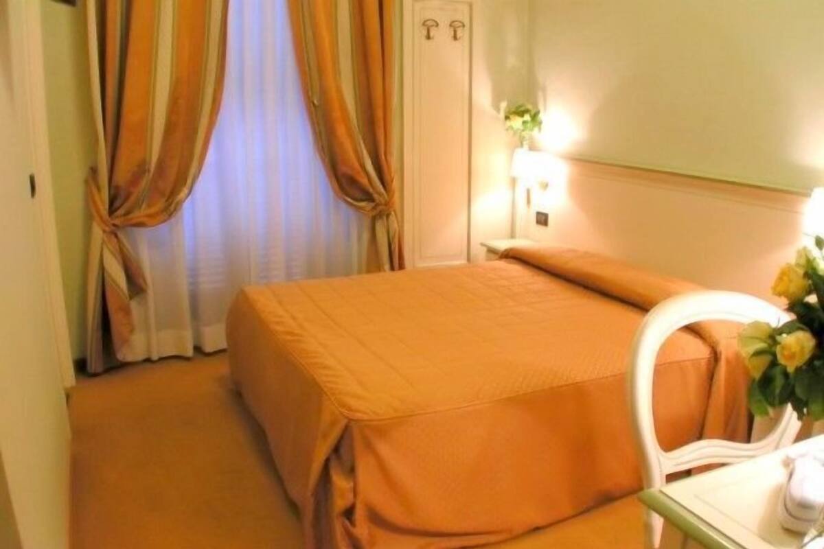Double Room | Desk, soundproofing, cribs (free), rollaway beds (surcharge)