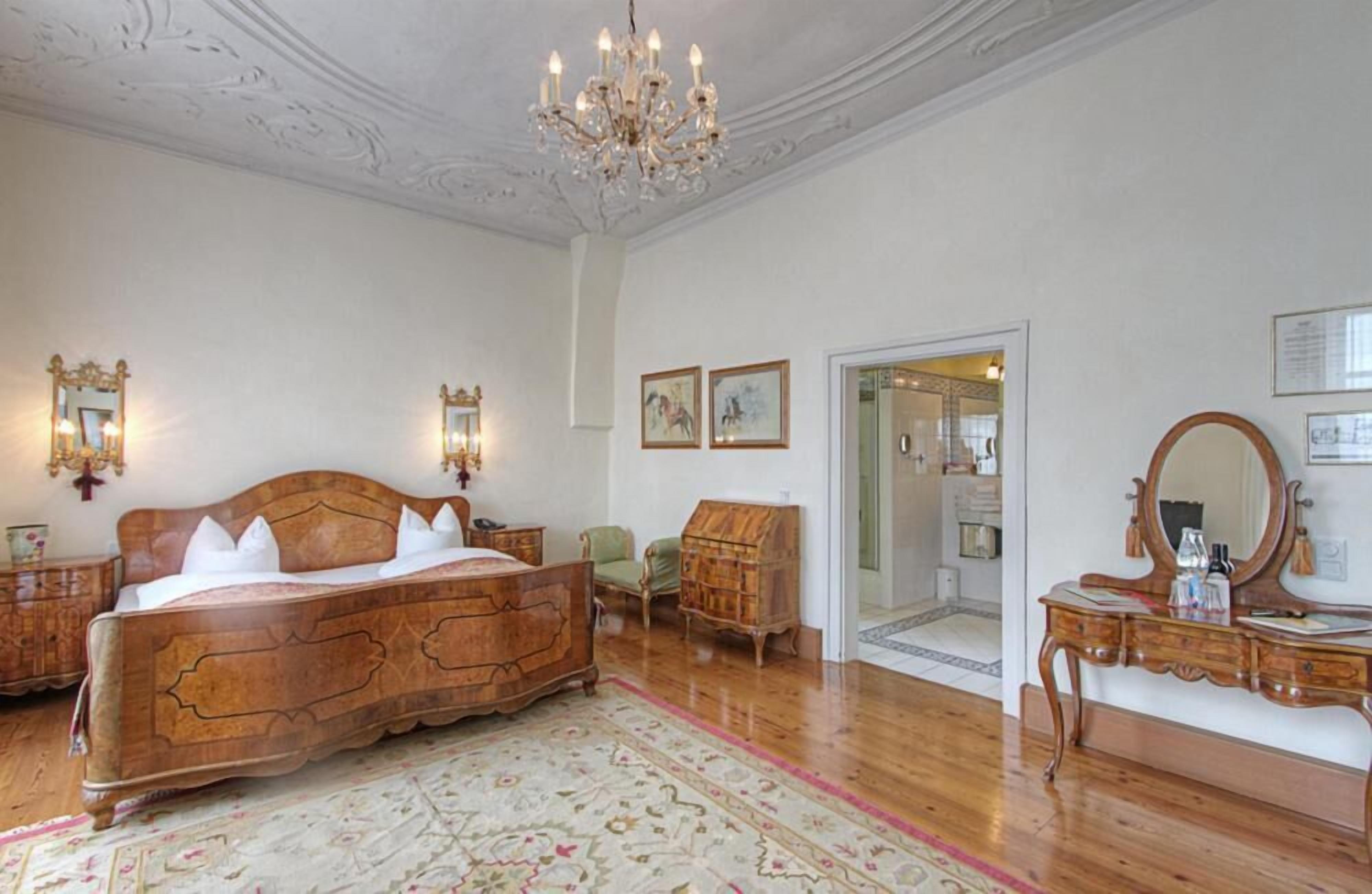 隔音、熨斗/熨板、婴儿床、折叠床/加床（额外收费）