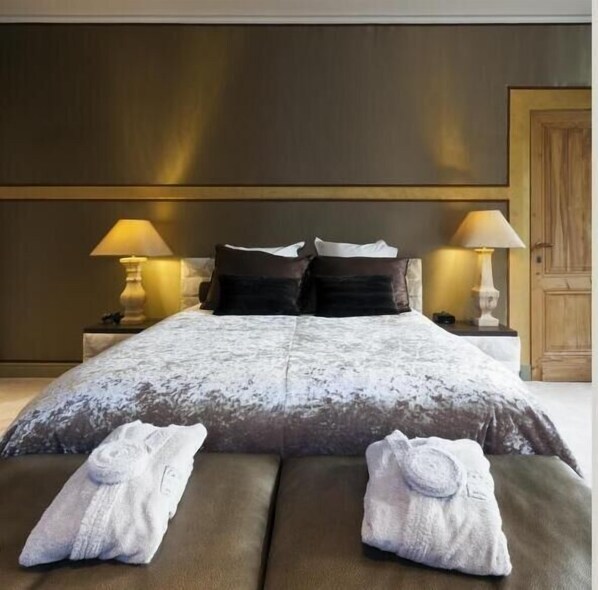Executive Room, 1 King Bed, Garden View | Premium bedding, down duvets, in-room safe, individually decorated