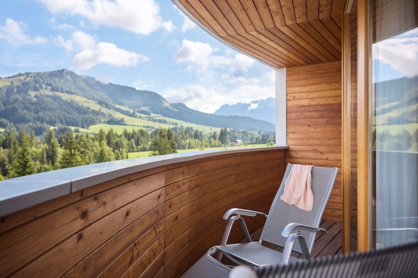 Superior Double Room (DZX2) | Peralatan tempat tidur hipoalergenik, peti besi dalam bilik, meja