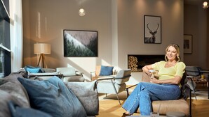 A modern living room with a sofa, armchairs, a coffee table, and a fireplace. - ROBINSON FIEBERBRUNN - Adults only (Fieberbrunn)