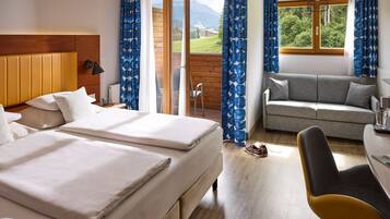 Allergivenligt sengetøj, pengeskab på værelset, skrivebord