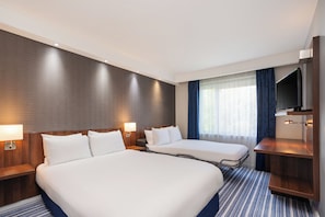 Triple Room, 1 Double Bed with Sofa bed | 1 bedroom, desk, free WiFi, bed sheets