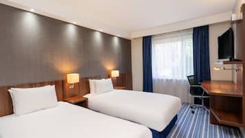 Habitació amb dos llits individuals | Escriptori, wifi gratuïta i roba de llit