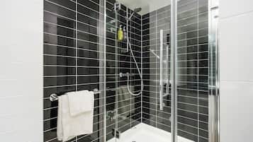 Shower, hair dryer, towels