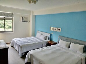Economy Triple Room, Multiple Beds | Desk