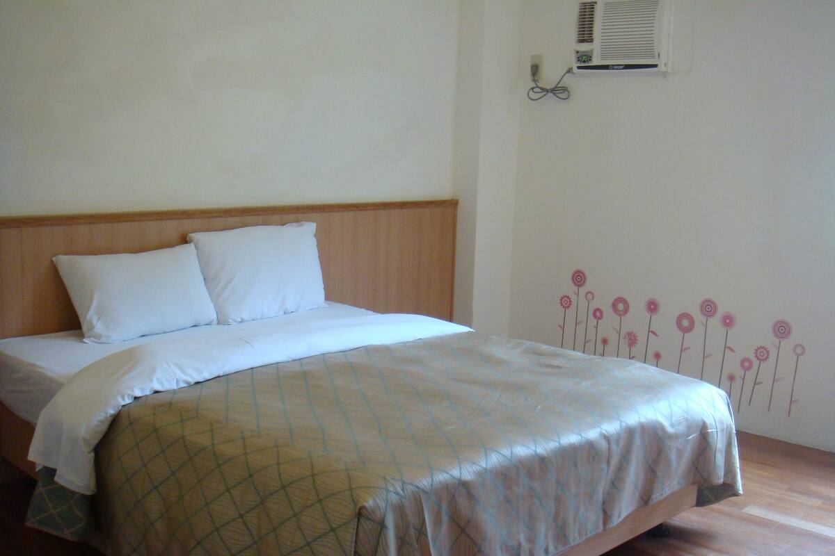 Economy Double Room, 1 Double Bed | Desk