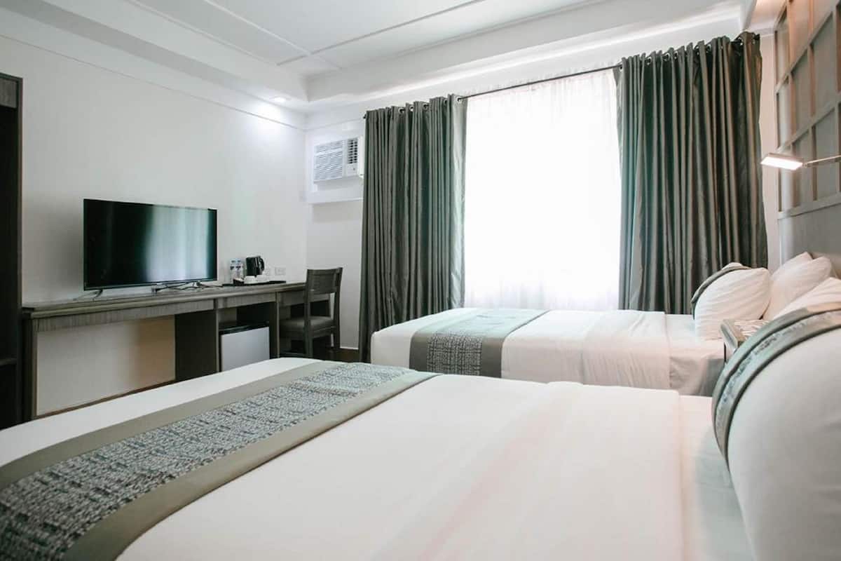 Premium Single Room | Premium bedding, down duvets, memory-foam beds, minibar