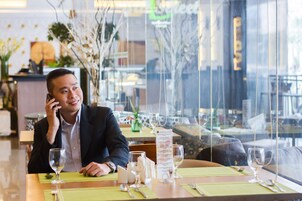 Breakfast, lunch, dinner served; alfresco dining