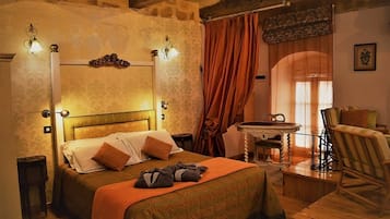 Egyptian cotton sheets, premium bedding, down duvets, minibar
