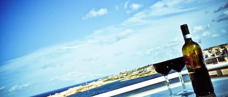Deluxe penthouse, 1 queensize bed, uitzicht op zee | Terras