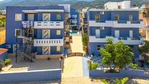 A modern building with a pool, a staircase, and a sign that reads "HAPPY DAYS". - Happy Days Studios (Hersonissos)