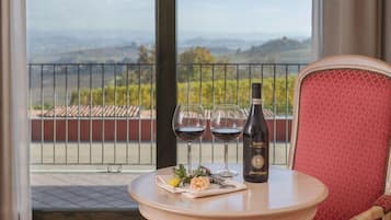 Deluxe Double Room, Ensuite, Vineyard View | In-room safe, desk, laptop workspace, blackout drapes