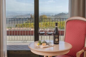 Deluxe Double Room, Ensuite, Vineyard View | In-room safe, desk, laptop workspace, blackout drapes - Hotel SantaMaria Langhe (La Morra)