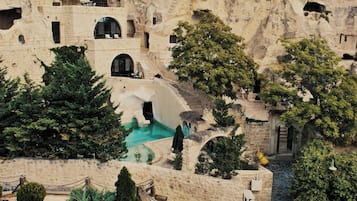 Seasonal outdoor pool, pool umbrellas, sun loungers