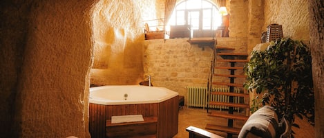 Terrace Suite | Jetted tub