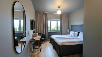 Dubbelrum eller tvåbäddsrum | Allergitestade sängkläder, individuell inredning och unika möbler