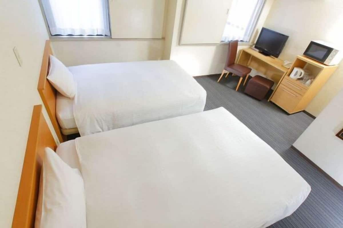 Bureau, fer et planche à repasser, Wi-Fi gratuit, draps fournis