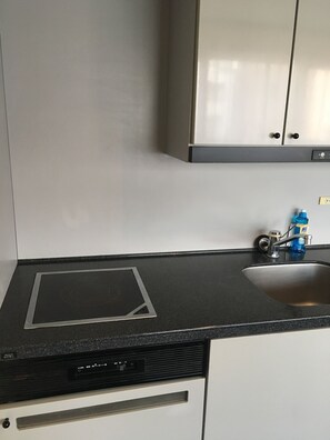 Deluxe Twin Room, Smoking (Cleaning is Optional with Additional Cost) | Private kitchenette - Flexstay Inn Sugamo (Tokyo)