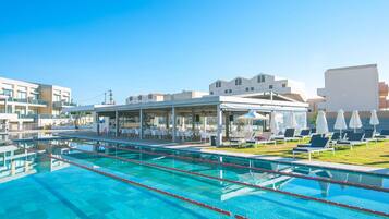 2 piscines cobertes, piscina a l'aire lliure de temporada i gandules