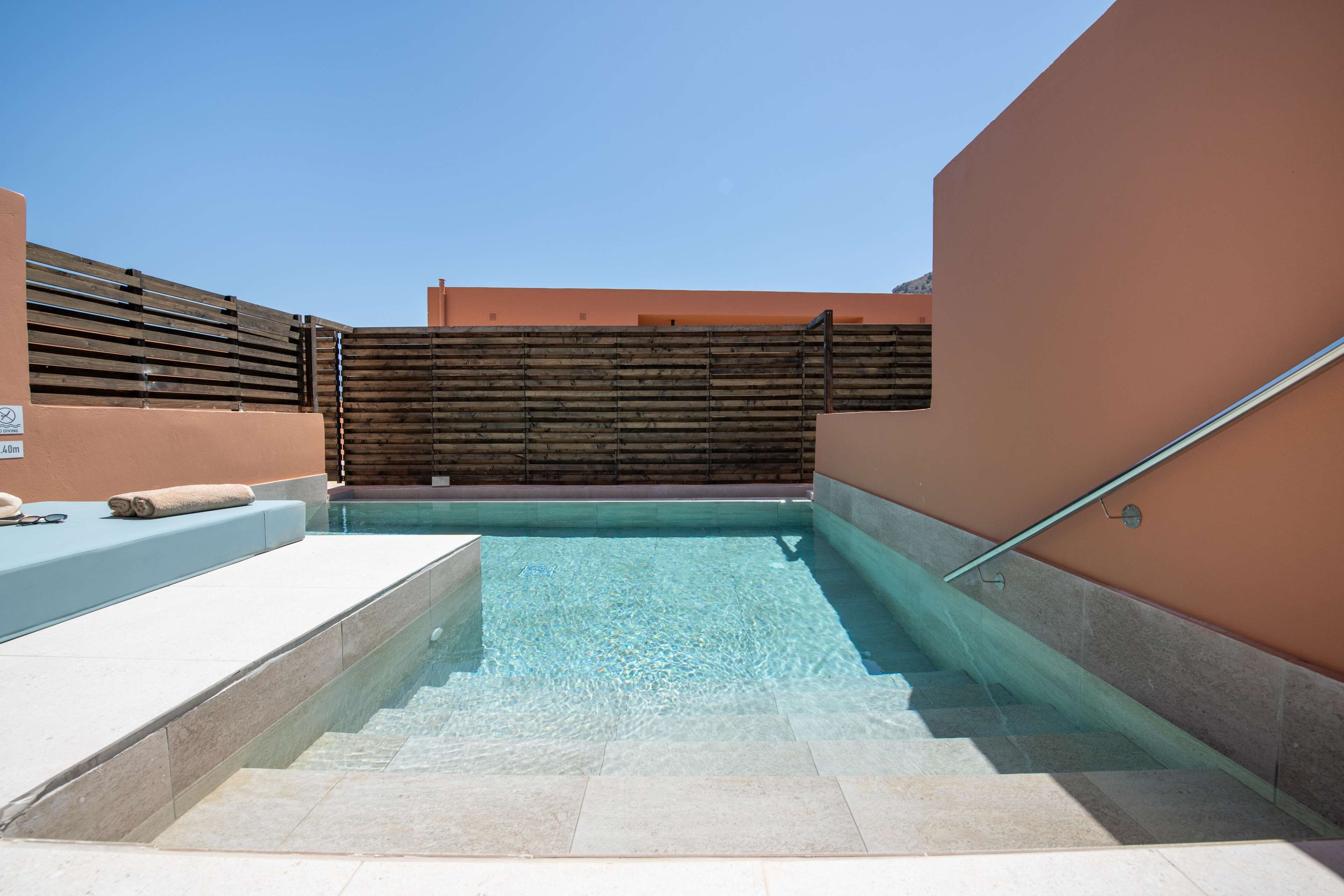 Superior Double Room with Individual Pool | Cortinas blackout, quartos à prova de som, Wi-Fi de cortesia