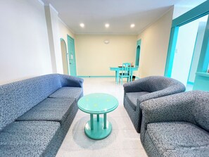 Suite | Minibar, desk, blackout drapes, free WiFi - Bat Dat Hotel (Ho Chi Minh City)