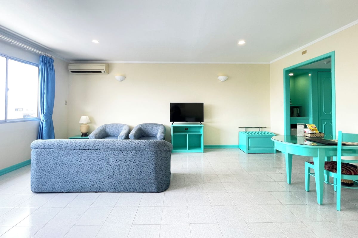 Senior-Zimmer | 1 Schlafzimmer, Minibar, Schreibtisch, Verdunkelungsvorhänge