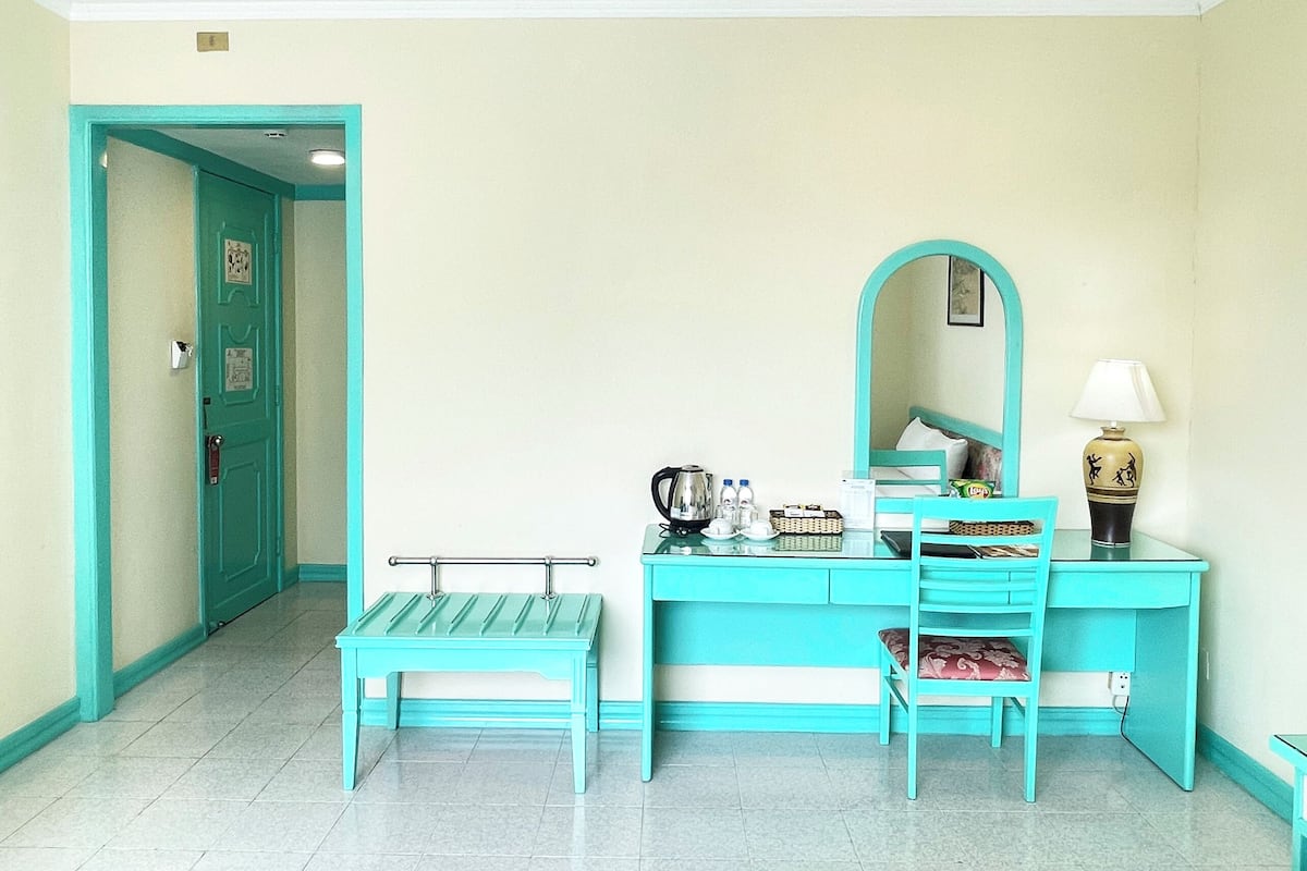 Superior Room | 1 bedroom, minibar, desk, blackout drapes