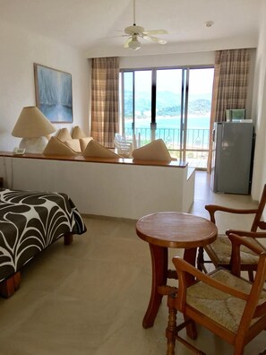 Junior Studio, 1 Bedroom, Balcony, Ocean View | Living area