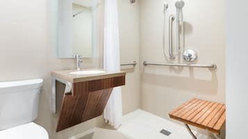Rom, 1 kingsize-seng, tilgjengelighetstilpasset (with Shower) | Bad | Dusj, toalettartikler (inkludert), hårføner og badekåper